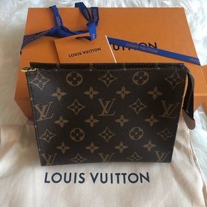 SOLD❌Louis Vuitton Toiletry 19 Pouch